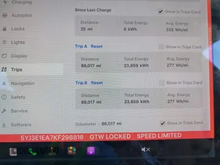 2019 Tesla Model 3 Mid Range z VIN 5YJ3E1EA7KF298816, wystawiony jako IAAI lot #42194478 z przebiegiem 86 017 mil mil oraz . Historia ofert i sprzedaży dostępna na DreamBid. Obrazek 16.