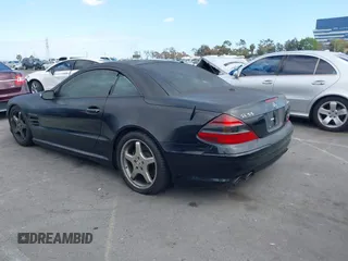 2006 Mercedes-Benz SL 55 AMG z VIN WDBSK74F26F110482, wystawiony jako IAAI lot #42094546 z przebiegiem 83 512 mil mil oraz . Historia ofert i sprzedaży dostępna na DreamBid. Obrazek 3.