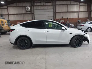 2020 Tesla Model Y Long Range z VIN 5YJYGDEE5LF041935, wystawiony jako IAAI lot #42369750 z przebiegiem 79 540 mil mil oraz . Historia ofert i sprzedaży dostępna na DreamBid. Obrazek 14.