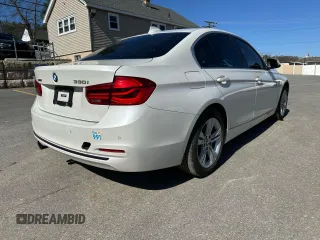 2017 BMW 3 Series 330i xDrive z VIN WBA8D9C39HA004990, wystawiony jako Copart lot #50005535 z przebiegiem 80 598 mil mil oraz Czysty tytuł • Clean title. Historia ofert i sprzedaży dostępna na DreamBid. Obrazek 3.