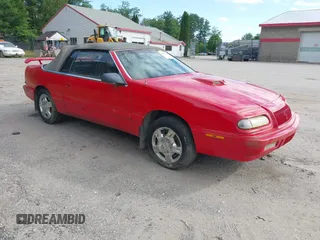1993 Chrysler LeBaron z VIN 1C3XU4533PF668528, wystawiony jako IAAI lot #42526791 z przebiegiem 187 266 mil mil oraz . Historia ofert i sprzedaży dostępna na DreamBid. Obrazek 1.