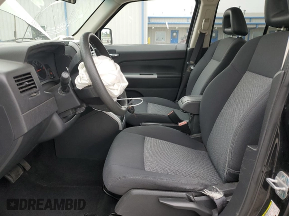 2008 Jeep Patriot Sport z VIN 1J8FT280X8D534394, wystawiony jako Copart lot #53935575 z przebiegiem 122 836 mil mil oraz Szkoda całkowita • Salvage title. Historia ofert i sprzedaży dostępna na DreamBid. Obrazek 7.