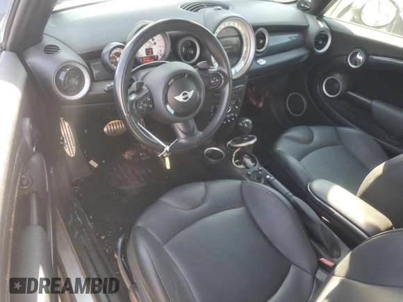 2014 MINI Convertible S с VIN WMWZP3C52ET706661, выставлен на аукционе Copart как лот 70040934 с пробегом 65 484 миль миль и Списание • Salvage title. История ставок и продаж доступна на DreamBid. Изображение 8.