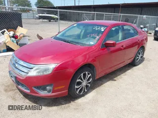2010 Ford Fusion SE z VIN 3FAHP0HA2AR262234, wystawiony jako IAAI lot #42445664 z przebiegiem 85 912 mil mil oraz . Historia ofert i sprzedaży dostępna na DreamBid. Obrazek 2.