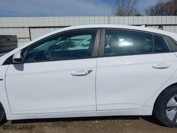 2018 Hyundai Ioniq Hybrid Blue with VIN KMHC65LC9JU100375, listed as a IAAI auction lot 41459280 with 85,209 mi miles. Bid and sale history available at carsss.com. Image 15.