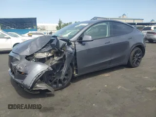 2021 Tesla Model Y Long Range z VIN 5YJYGDEE9MF243226, wystawiony jako Copart lot #55332825 z przebiegiem 26 352 mil mil oraz Szkoda całkowita • Salvage title. Historia ofert i sprzedaży dostępna na DreamBid. Obrazek 1.