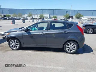 2012 Hyundai Accent SE z VIN KMHCU5AE5CU022142, wystawiony jako IAAI lot #42203812 z przebiegiem 89 196 mil mil oraz . Historia ofert i sprzedaży dostępna na DreamBid. Obrazek 15.