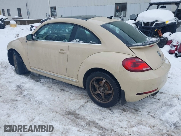 2019 Volkswagen Beetle S с VIN 3VWFD7AT1KM703684, выставлен на аукционе IAAI как лот 41571691 с пробегом 111 180 миль миль и . История ставок и продаж доступна на DreamBid. Изображение 3.
