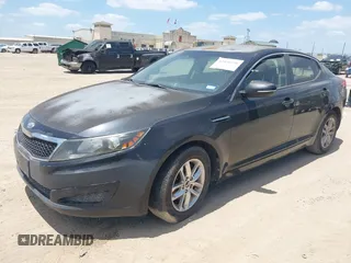 2011 Kia Optima LX z VIN KNAGM4A79B5131131, wystawiony jako IAAI lot #42456550 z przebiegiem 249 368 mil mil oraz . Historia ofert i sprzedaży dostępna na DreamBid. Obrazek 2.