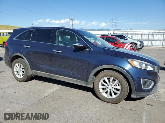 2017 Kia Sorento LX with VIN 5XYPGDA5XHG334764, listed as a Copart auction lot 62677035 with 60,488 mi miles and Salvage title. Bid and sale history available at DreamBid. Image 4.