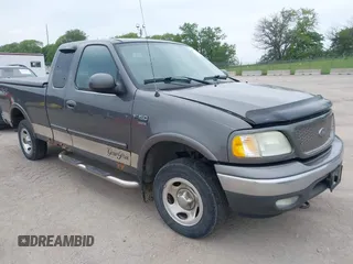 2003 Ford F-150 XL z VIN 2FTRX18W33CA38143, wystawiony jako IAAI lot #42452285 z przebiegiem 134 334 mil mil oraz . Historia ofert i sprzedaży dostępna na DreamBid. Obrazek 1.