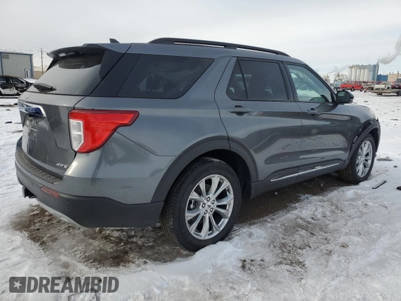 2024 Ford Explorer XLT with VIN 1FMSK8DH5RGA59658, listed as a Copart auction lot 45171085 with 7,960 mi miles and Salvage Title. Bid and sale history available at carsss.com. Image 3.