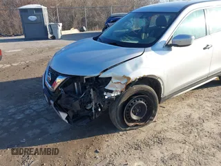 2017 Nissan Rogue S z VIN KNMAT2MV9HP563256, wystawiony jako IAAI lot #41732780 z przebiegiem 135 505 mil mil oraz . Historia ofert i sprzedaży dostępna na DreamBid. Obrazek 6.