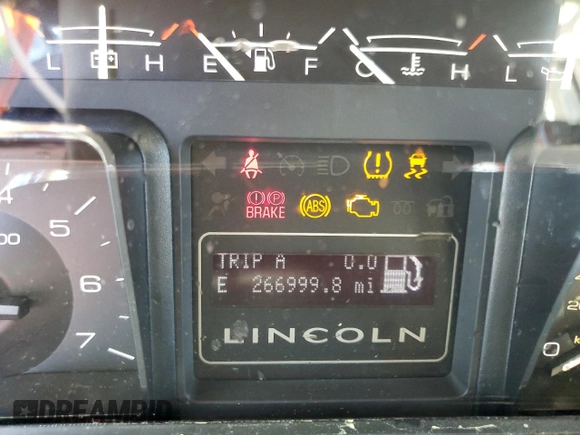2011 Lincoln Navigator with VIN 5LMJJ2J5XBEJ04548, listed as a Copart auction lot 52440525 with 266,999 mi miles and Salvage title. Bid and sale history available at DreamBid. Image 9.