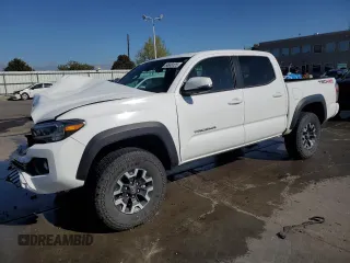 2023 Toyota Tacoma SR z VIN 3TMCZ5AN5PM647530, wystawiony jako Copart lot #54549125 z przebiegiem 8 992 mil mil oraz Szkoda całkowita • Salvage title. Historia ofert i sprzedaży dostępna na DreamBid. Obrazek 1.