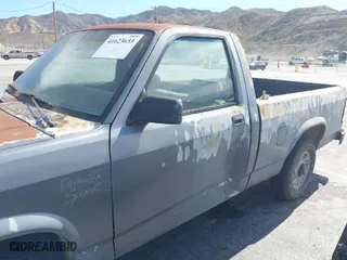 1992 Dodge Dakota "S" with VIN 1B7FL26X7NS695090, listed as a IAAI auction lot 41623653 with 81,784 mi miles. Bid and sale history available at carsss.com. Image 6.