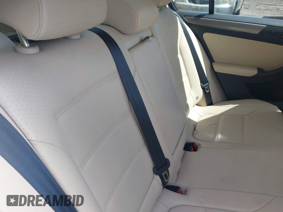 2014 Volkswagen Jetta TDI w/Premium/Nav with VIN 3VWLL7AJ3EM232789, listed as a IAAI auction lot 42737539 with 60,263 mi miles and . Bid and sale history available at DreamBid. Image 8.