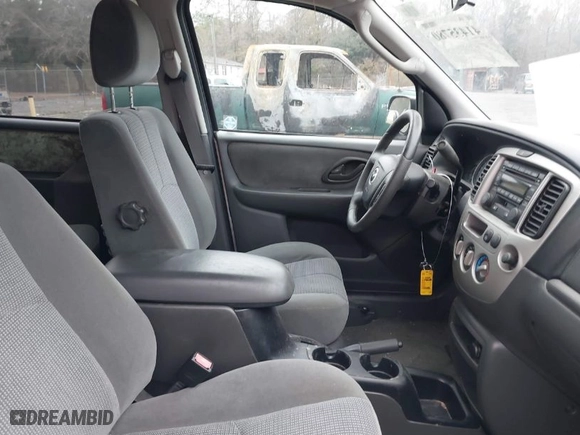 2004 Mazda Tribute LX with VIN 4F2CZ04194KM25118, listed as a IAAI auction lot 41435780 with 55,934 mi miles. Bid and sale history available at carsss.com. Image 5.