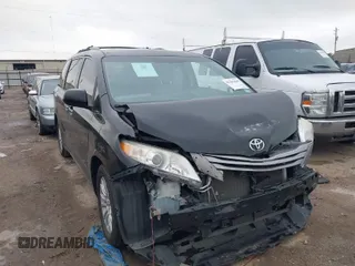 2015 Toyota Sienna XLE with VIN 5TDYK3DC2FS644124, listed as a IAAI auction lot 41701035 with 1 mi miles. Bid and sale history available at carsss.com. Image 1.