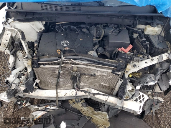2018 Toyota Highlander SE z VIN 5TDKZRFH2JS548614, wystawiony jako Copart lot #45103245 z przebiegiem Nie podano mil oraz Szkoda całkowita • Salvage title. Historia ofert i sprzedaży dostępna na DreamBid. Obrazek 12.