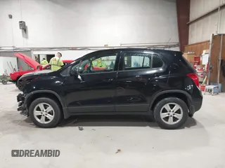 2019 Chevrolet Trax LS with VIN 3GNCJNSB0KL152458, listed as a IAAI auction lot 41944875 with 118,055 mi miles. Bid and sale history available at carsss.com. Image 15.