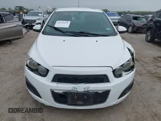 2015 Chevrolet Sonic LT z VIN 1G1JC5SH7F4112395, wystawiony jako IAAI lot #41931652 z przebiegiem 131 610 mil mil oraz . Historia ofert i sprzedaży dostępna na DreamBid. Obrazek 12.