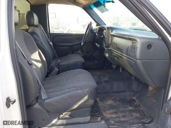 2002 Chevrolet Silverado 1500 with VIN 1GCEC14W62Z161730, listed as a IAAI auction lot 41790163 with 206,957 mi miles. Bid and sale history available at carsss.com. Image 5.