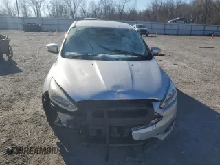 2016 Ford Focus SE with VIN 1FADP3F28GL395583, listed as a Copart auction lot 48523415 with 41,996 mi miles and Salvage Title. Bid and sale history available at DreamBid. Image 5.
