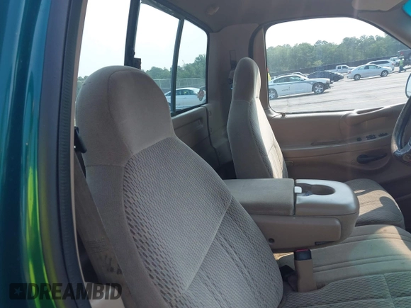 1998 Ford F-150 XL z VIN 1FTRF17L1WNC30511, wystawiony jako IAAI lot #42365469 z przebiegiem 287 691 mil mil oraz . Historia ofert i sprzedaży dostępna na DreamBid. Obrazek 8.