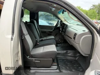 2008 Chevrolet Silverado 3500HD SRW Work Truck z VIN 1GCHK34K68E128686, wystawiony jako Copart lot #58432855 z przebiegiem 172 354 mil mil oraz Tytuł czysty. Historia ofert i sprzedaży dostępna na DreamBid. Obrazek 5.