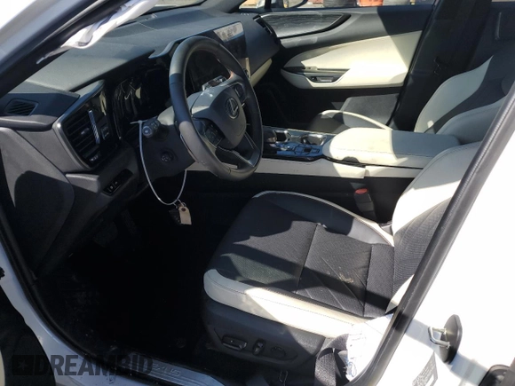 2024 Lexus NX 450h+ Luxury z VIN JTJHKCFZ0R2040386, wystawiony jako Copart lot #50497555 z przebiegiem 18 410 mil mil oraz Szkoda całkowita • Salvage title. Historia ofert i sprzedaży dostępna na DreamBid. Obrazek 7.