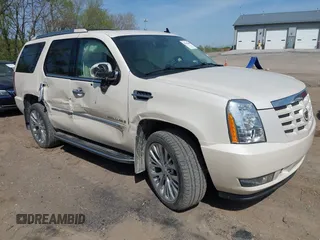 2008 Cadillac Escalade z VIN 1GYFK63828R216913, wystawiony jako IAAI lot #42102288 z przebiegiem 144 392 mil mil oraz . Historia ofert i sprzedaży dostępna na DreamBid. Obrazek 1.