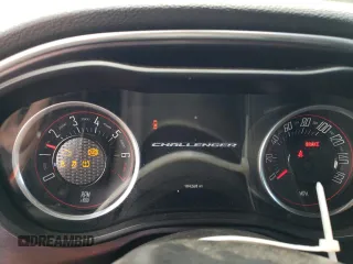 2016 Dodge Challenger SXT Plus z VIN 2C3CDZAG1GH265120, wystawiony jako Copart lot #53508855 z przebiegiem 104 268 mil mil oraz Szkoda całkowita • Salvage title. Historia ofert i sprzedaży dostępna na DreamBid. Obrazek 9.