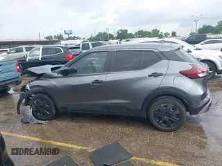 2023 Nissan Kicks S z VIN 3N1CP5BV9PL561294, wystawiony jako IAAI lot #42150962 z przebiegiem 15 900 mil mil oraz . Historia ofert i sprzedaży dostępna na DreamBid. Obrazek 14.