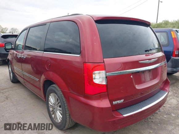 2015 Chrysler Town & Country Touring-L with VIN 2C4RC1CG6FR582911, listed as a IAAI auction lot 42117864 with 137,689 mi miles. Bid and sale history available at carsss.com. Image 3.