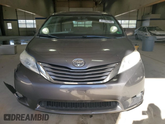 2015 Toyota Sienna XLE z VIN 5TDYK3DC5FS577227, wystawiony jako Copart lot #41766745 z przebiegiem 261 917 mil mil oraz Szkoda całkowita • Salvage title. Historia ofert i sprzedaży dostępna na DreamBid. Obrazek 5.