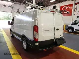 2018 Ford Transit z VIN 1FTYR1YMXJKA73548, wystawiony jako IAAI lot #42842418 z przebiegiem 111 077 mil mil oraz . Historia ofert i sprzedaży dostępna na DreamBid. Obrazek 10.