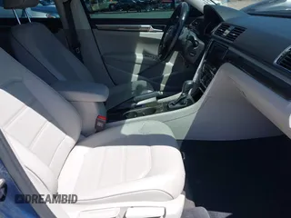 2018 Volkswagen Passat SE z VIN 1VWBA7A37JC033694, wystawiony jako IAAI lot #41977518 z przebiegiem 142 944 mil mil oraz . Historia ofert i sprzedaży dostępna na DreamBid. Obrazek 5.