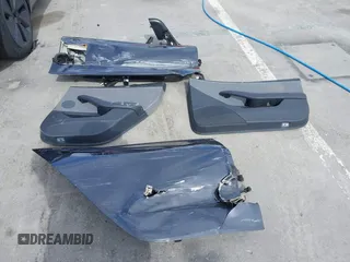 2025 Tesla Model 3 Long Range z VIN 5YJ3E1EA0SF915571, wystawiony jako IAAI lot #42247609 z przebiegiem 3 901 mil mil oraz . Historia ofert i sprzedaży dostępna na DreamBid. Obrazek 12.