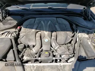 2018 BMW 5 Series M550i xDrive z VIN WBAJB9C54JB036187, wystawiony jako Copart lot #64554315 z przebiegiem 111 409 mil mil oraz Szkoda całkowita • Salvage title. Historia ofert i sprzedaży dostępna na DreamBid. Obrazek 13.