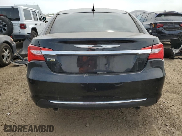 2013 Chrysler 200 Touring z VIN 1C3CCBBG7DN608198, wystawiony jako Copart lot #59193085 z przebiegiem 152 026 mil mil oraz Szkoda całkowita • Salvage title. Historia ofert i sprzedaży dostępna na DreamBid. Obrazek 6.