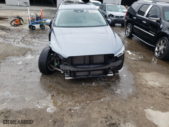 2018 Volvo XC60 Momentum with VIN LYV102RK1JB083592, listed as a Copart auction lot 68032212 with 34,094 mi miles. Bid and sale history available at carsss.com. Image 5.