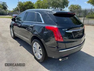 2018 Cadillac XT5 Premium Luxury FWD z VIN 1GYKNERS6JZ139813, wystawiony jako Copart lot #57681285 z przebiegiem 96 567 mil mil oraz Nie do naprawy. Historia ofert i sprzedaży dostępna na DreamBid. Obrazek 2.
