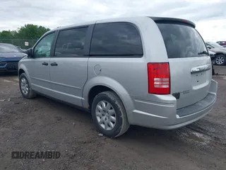 2008 Chrysler Town & Country LX z VIN 2A8HR44H38R761907, wystawiony jako IAAI lot #42351212 z przebiegiem 145 351 mil mil oraz . Historia ofert i sprzedaży dostępna na DreamBid. Obrazek 3.