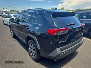 2022 Toyota RAV4 Hybrid XLE Premium z VIN 4T3B6RFVXNU071885, wystawiony jako IAAI lot #42730174 z przebiegiem 53 502 mil mil oraz . Historia ofert i sprzedaży dostępna na DreamBid. Obrazek 3.
