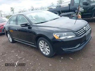 2013 Volkswagen Passat SEL Premium z VIN 1VWCH7A37DC073634, wystawiony jako IAAI lot #42119542 z przebiegiem 120 759 mil mil oraz . Historia ofert i sprzedaży dostępna na DreamBid. Obrazek 1.