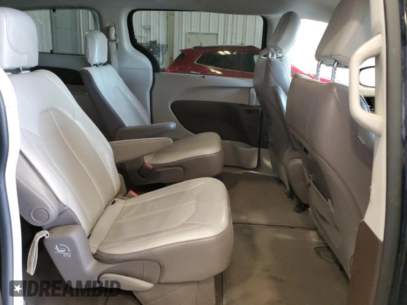 2018 Chrysler Pacifica Touring L z VIN 2C4RC1BG9JR170993, wystawiony jako Copart lot #56749955 z przebiegiem 205 310 mil mil oraz Nie do naprawy. Historia ofert i sprzedaży dostępna na DreamBid. Obrazek 11.