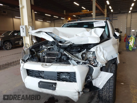 2021 Toyota 4Runner SR5 z VIN JTEMU5JR0M5902037, wystawiony jako IAAI lot #41998628 z przebiegiem 102 931 mil mil oraz . Historia ofert i sprzedaży dostępna na DreamBid. Obrazek 6.