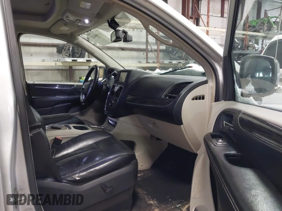 2011 Chrysler Town & Country Limited with VIN 2A4RR6DG3BR698226, listed as a IAAI auction lot 41598412 with 184,998 mi miles. Bid and sale history available at carsss.com. Image 5.