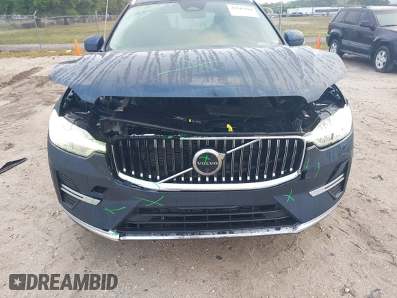 2023 Volvo XC60 Plus Bright Theme with VIN YV4L12RN4P1375945, listed as a IAAI auction lot 41945980 with 27,609 mi miles. Bid and sale history available at carsss.com. Image 6.